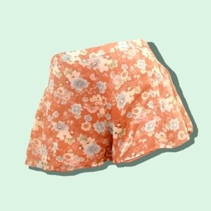 flouncy floral mini shorts